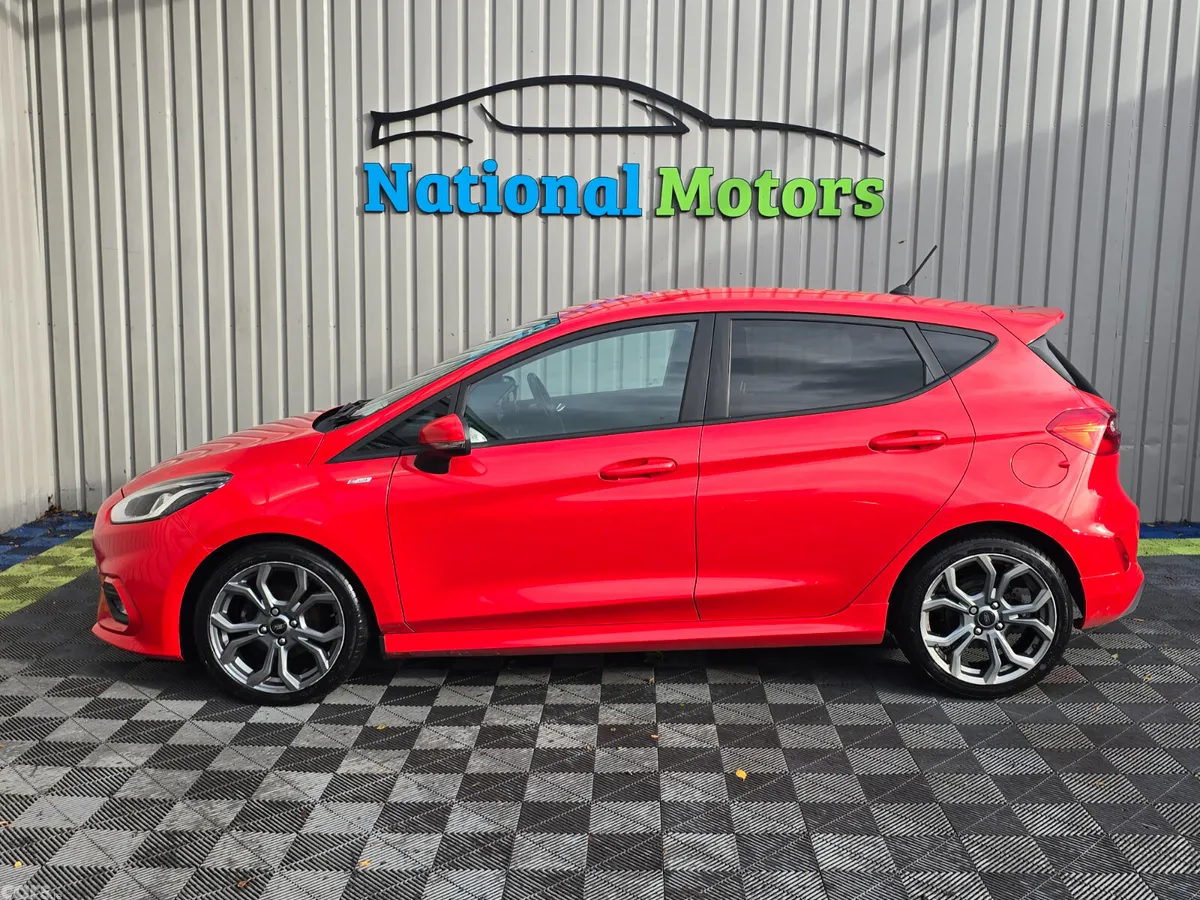Ford Fiesta Hatchback, Petrol, 2018, Red