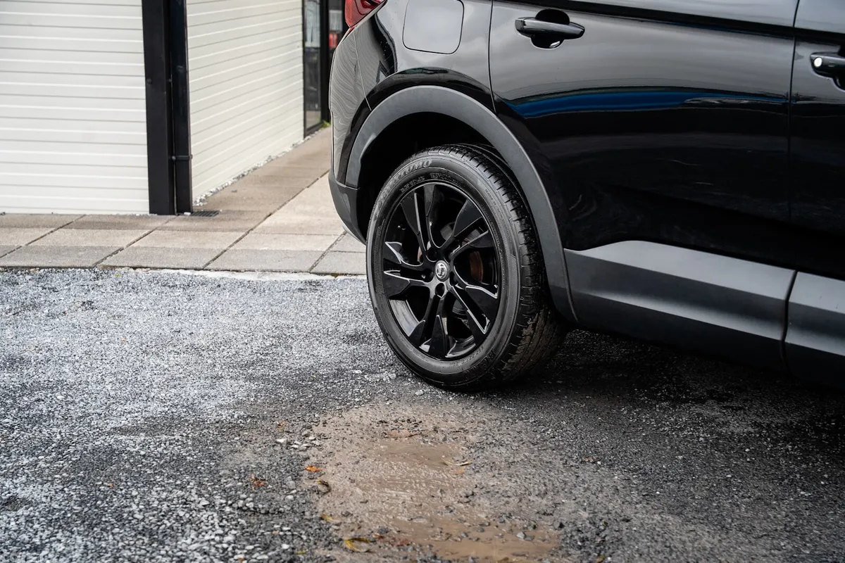 Vauxhall Grandland X Hatchback, Petrol, 2018, Black