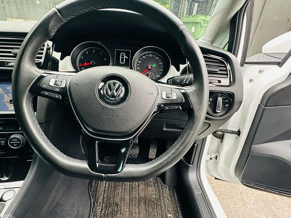 Volkswagen Golf Hatchback, Petrol, 2016, White