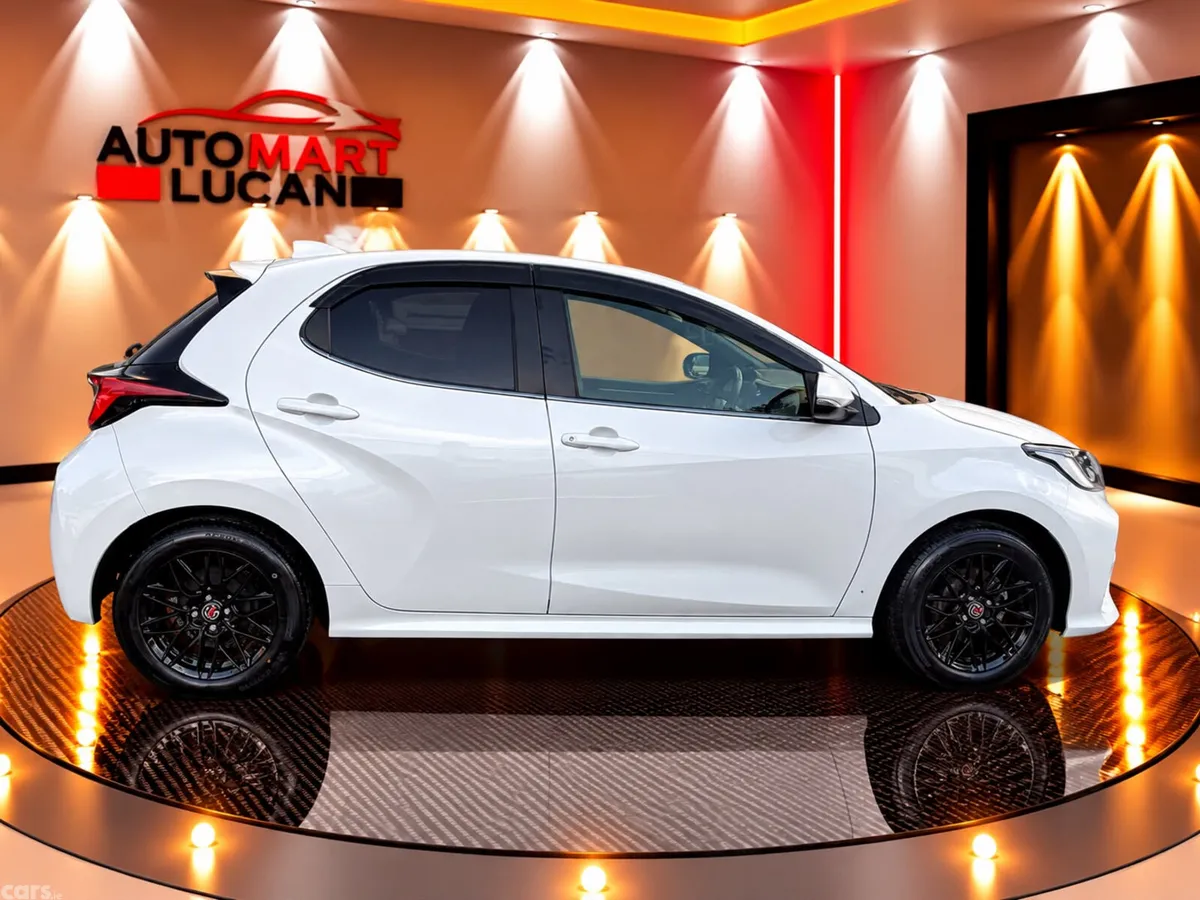 Toyota Yaris Hatchback, Petrol Hybrid, 2022, White