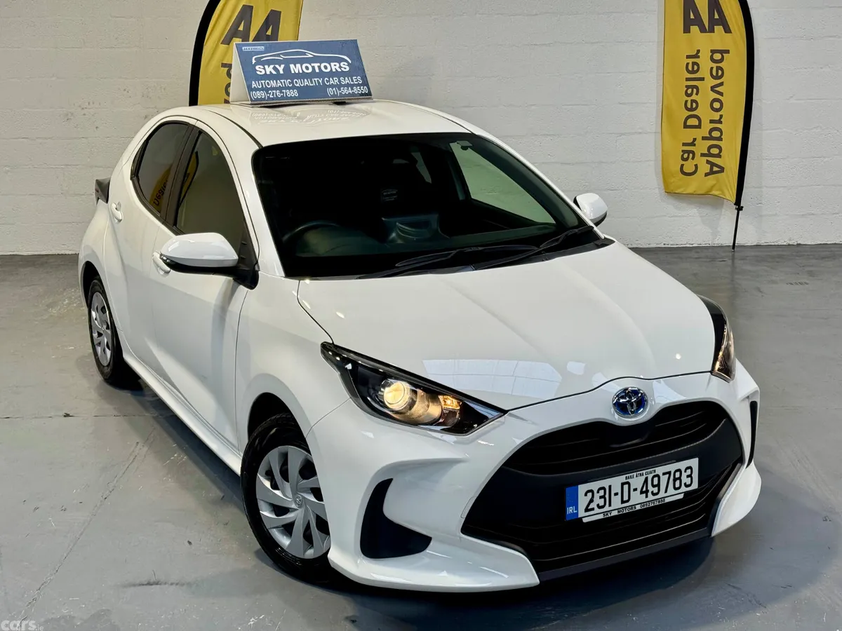 Toyota Yaris Hatchback, Petrol Hybrid, 2023, White