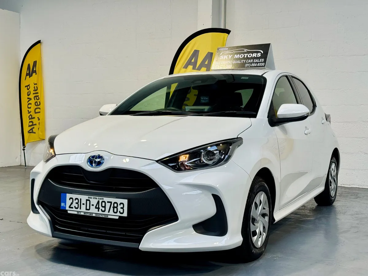 Toyota Yaris Hatchback, Petrol Hybrid, 2023, White