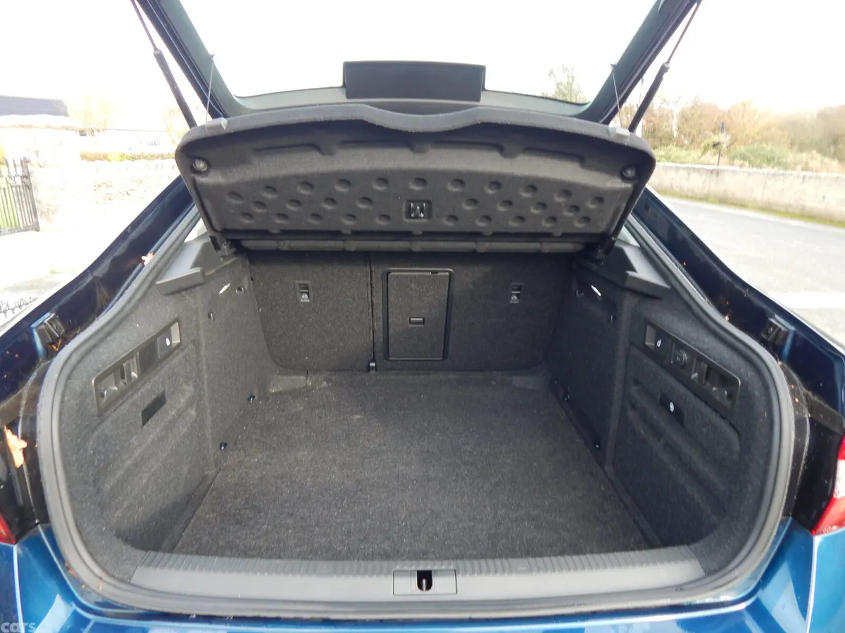 Skoda Superb Saloon, Diesel, 2023, Blue