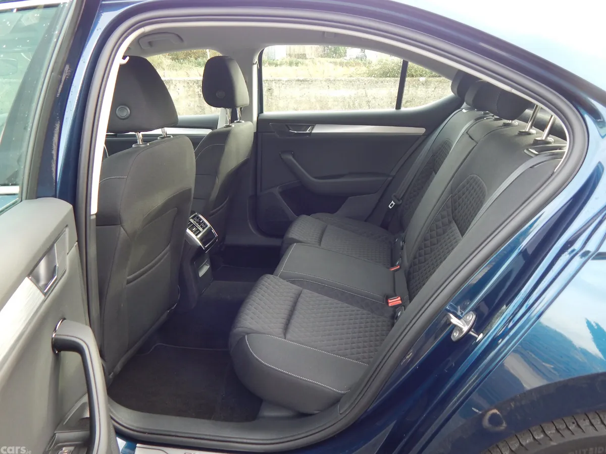 Skoda Superb Saloon, Diesel, 2023, Blue
