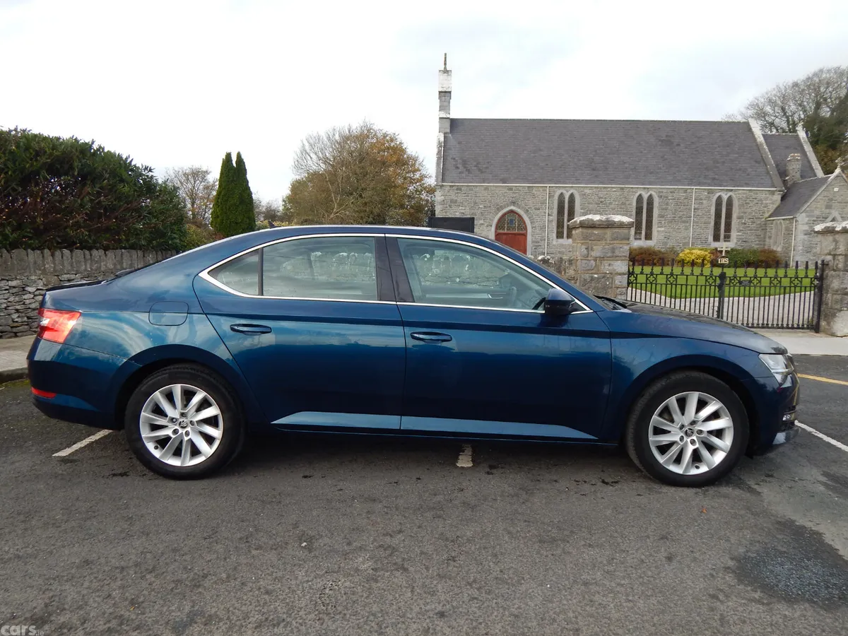 Skoda Superb Saloon, Diesel, 2023, Blue