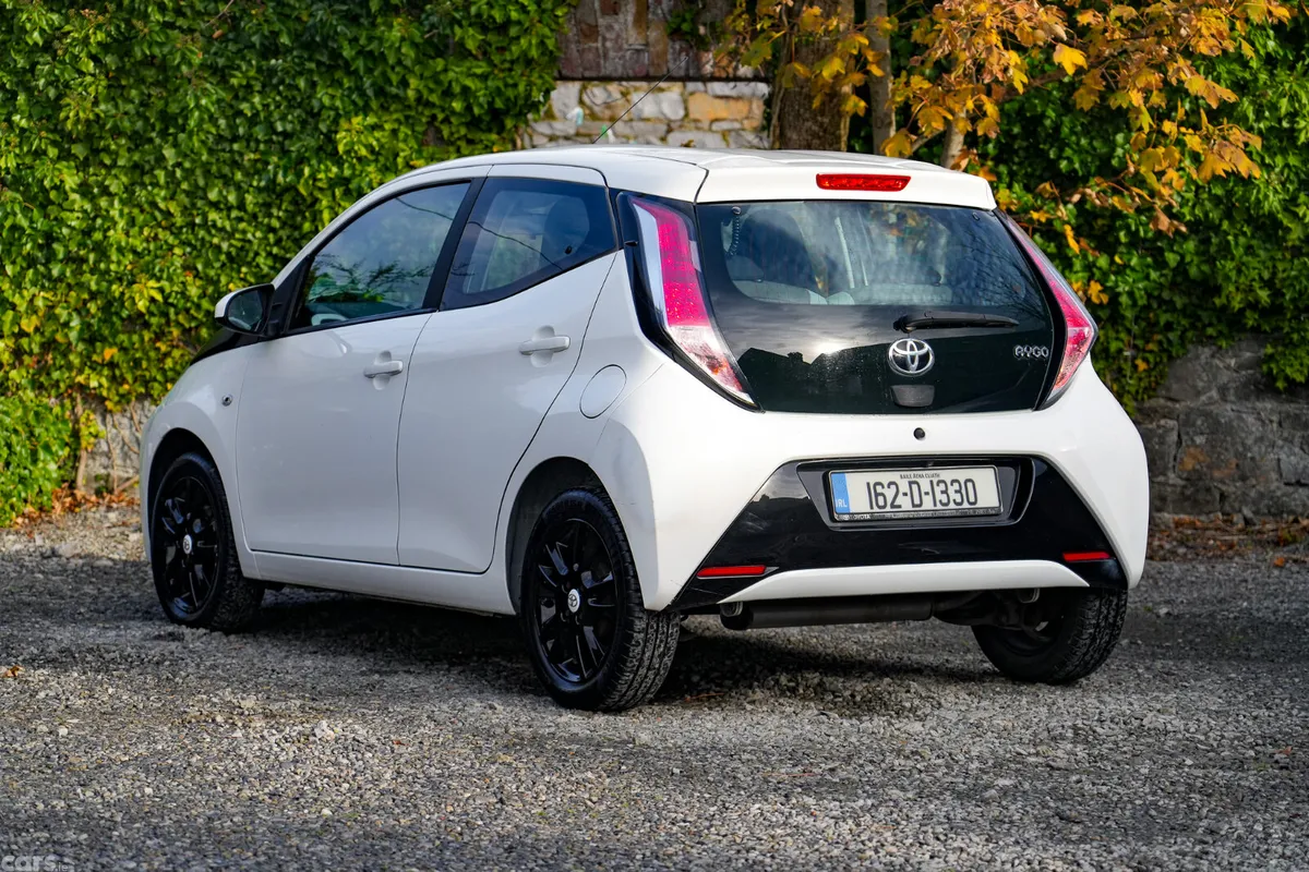 Toyota Aygo Hatchback, Petrol, 2016, White