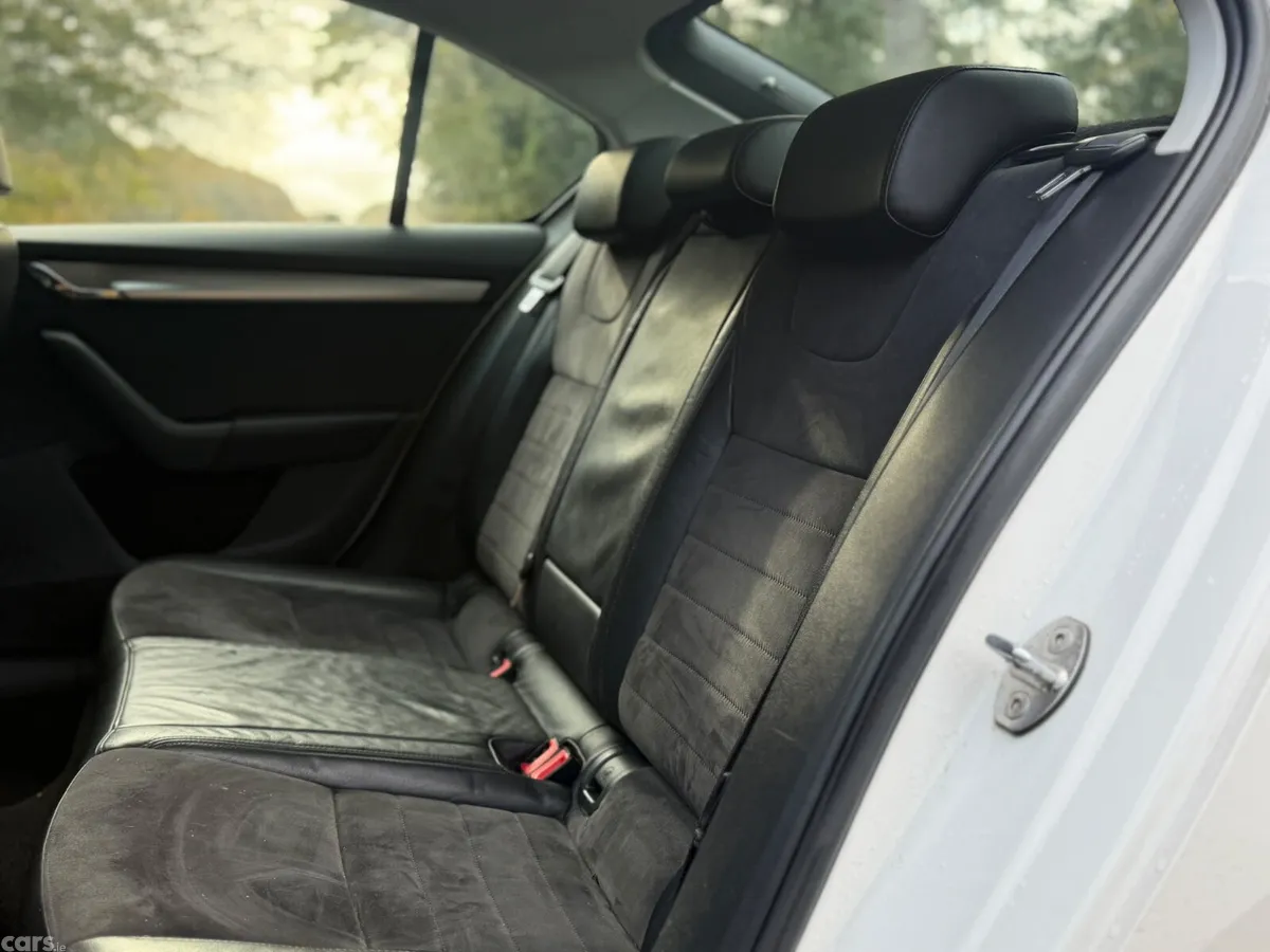 Skoda Octavia Hatchback, Diesel, 2015, White