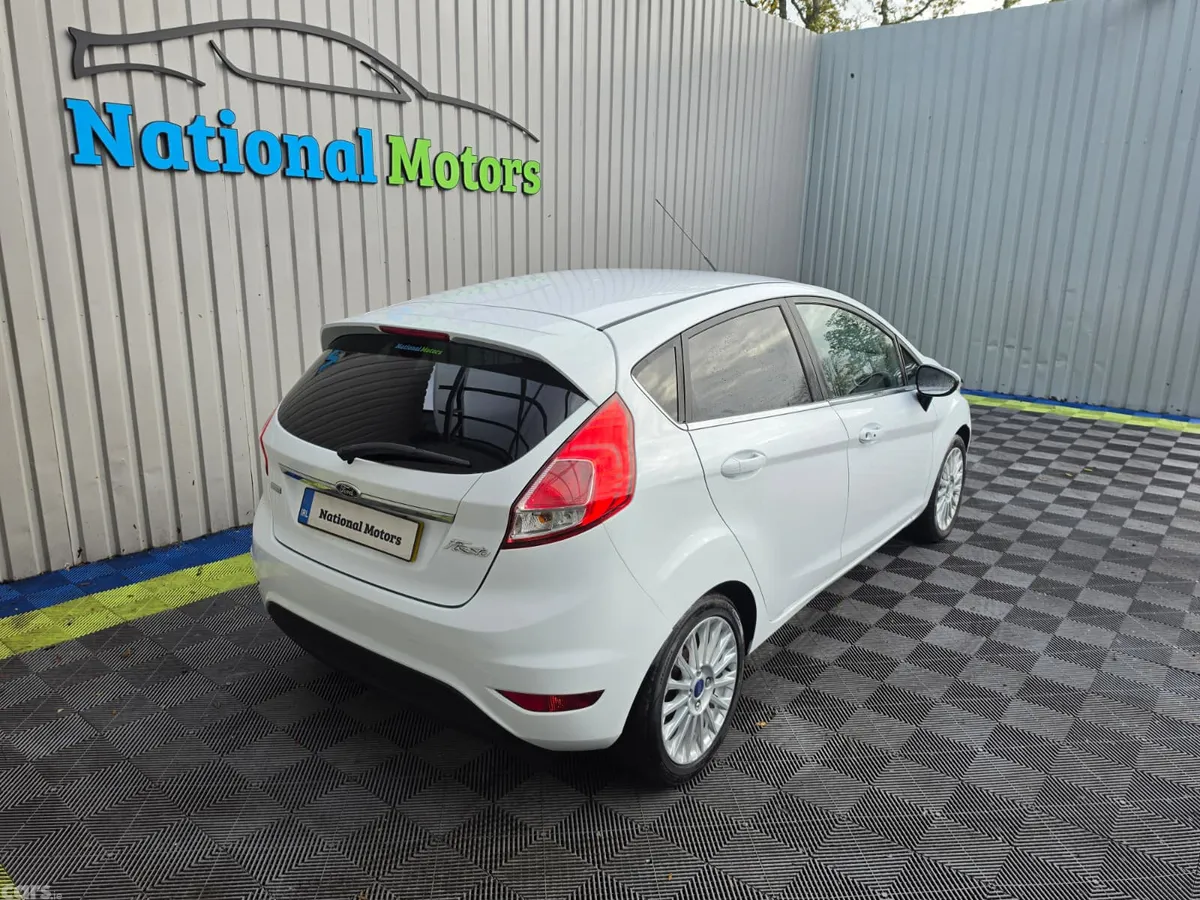 Ford Fiesta Hatchback, Petrol, 2015, White