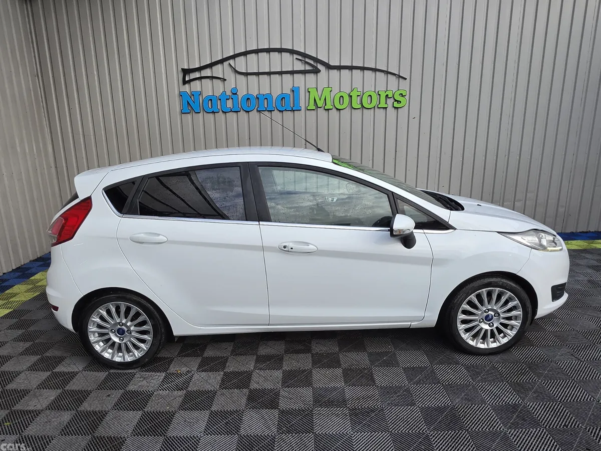 Ford Fiesta Hatchback, Petrol, 2015, White