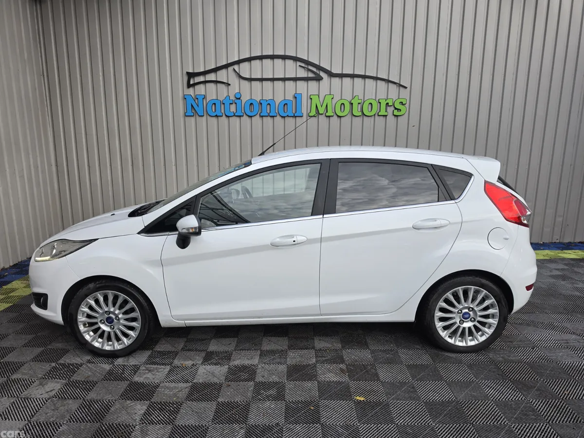 Ford Fiesta Hatchback, Petrol, 2015, White