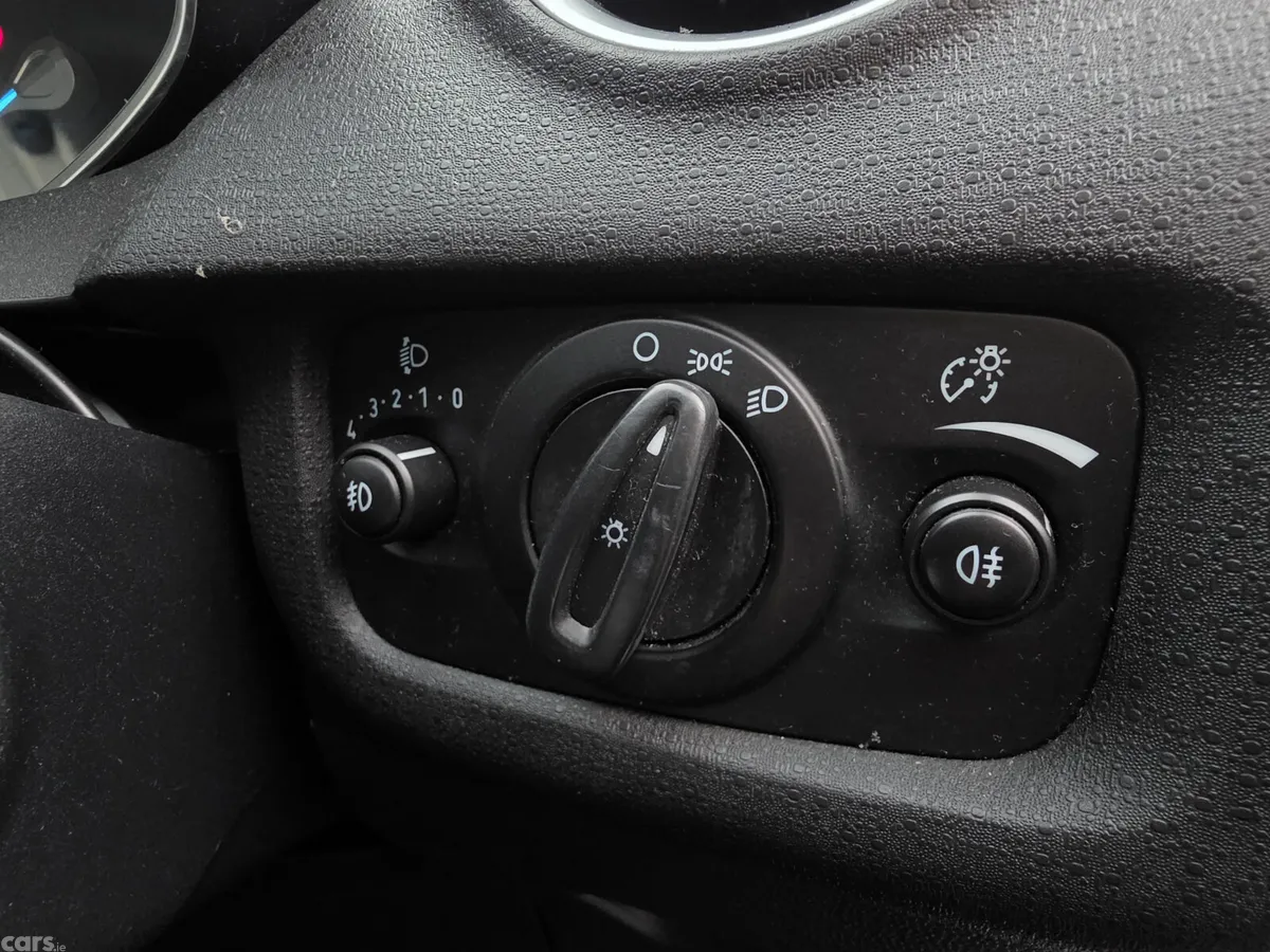 Ford Fiesta Hatchback, Petrol, 2014, White