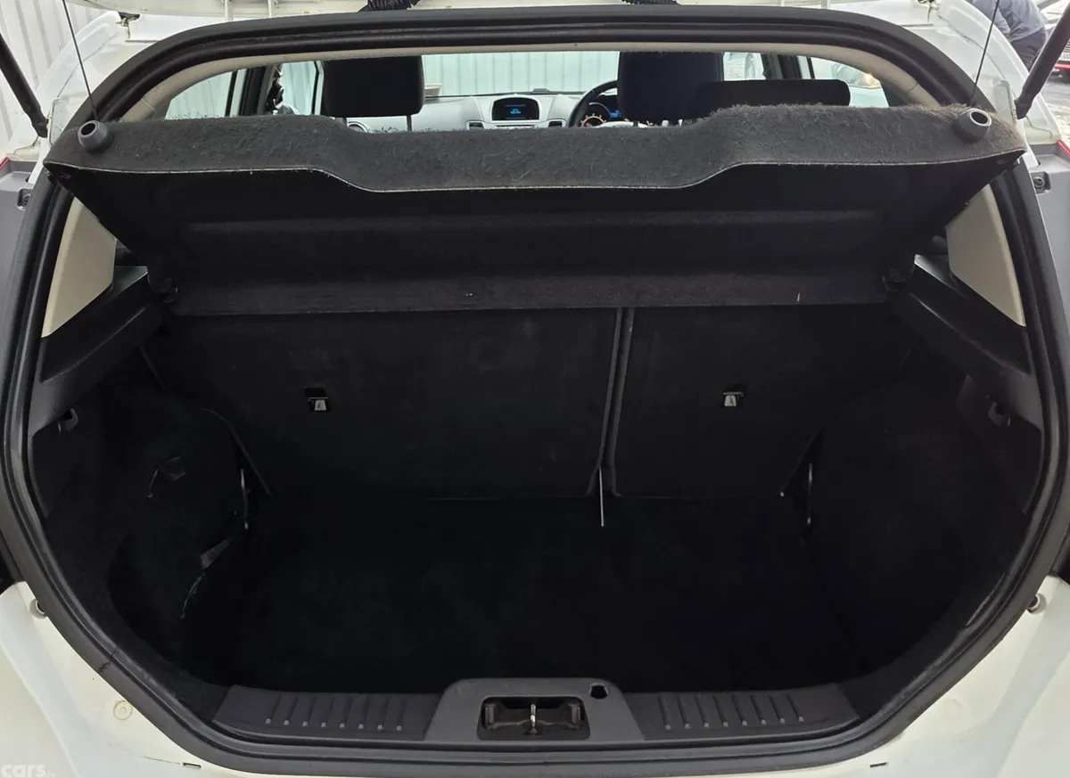 Ford Fiesta Hatchback, Petrol, 2014, White