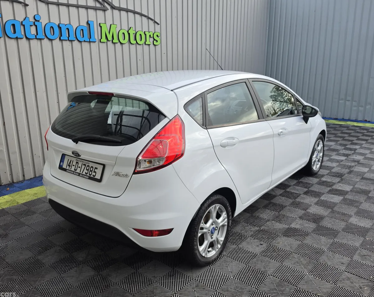 Ford Fiesta Hatchback, Petrol, 2014, White