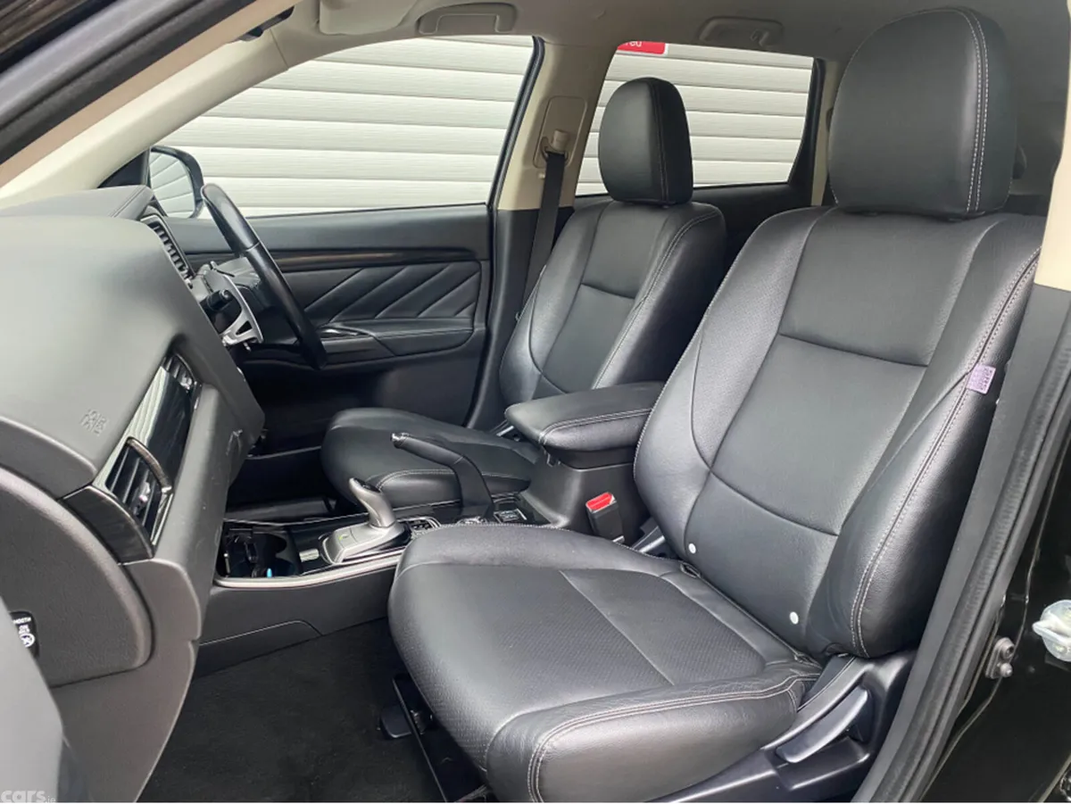 Mitsubishi Outlander Estate, Petrol Hybrid, 2016, Black