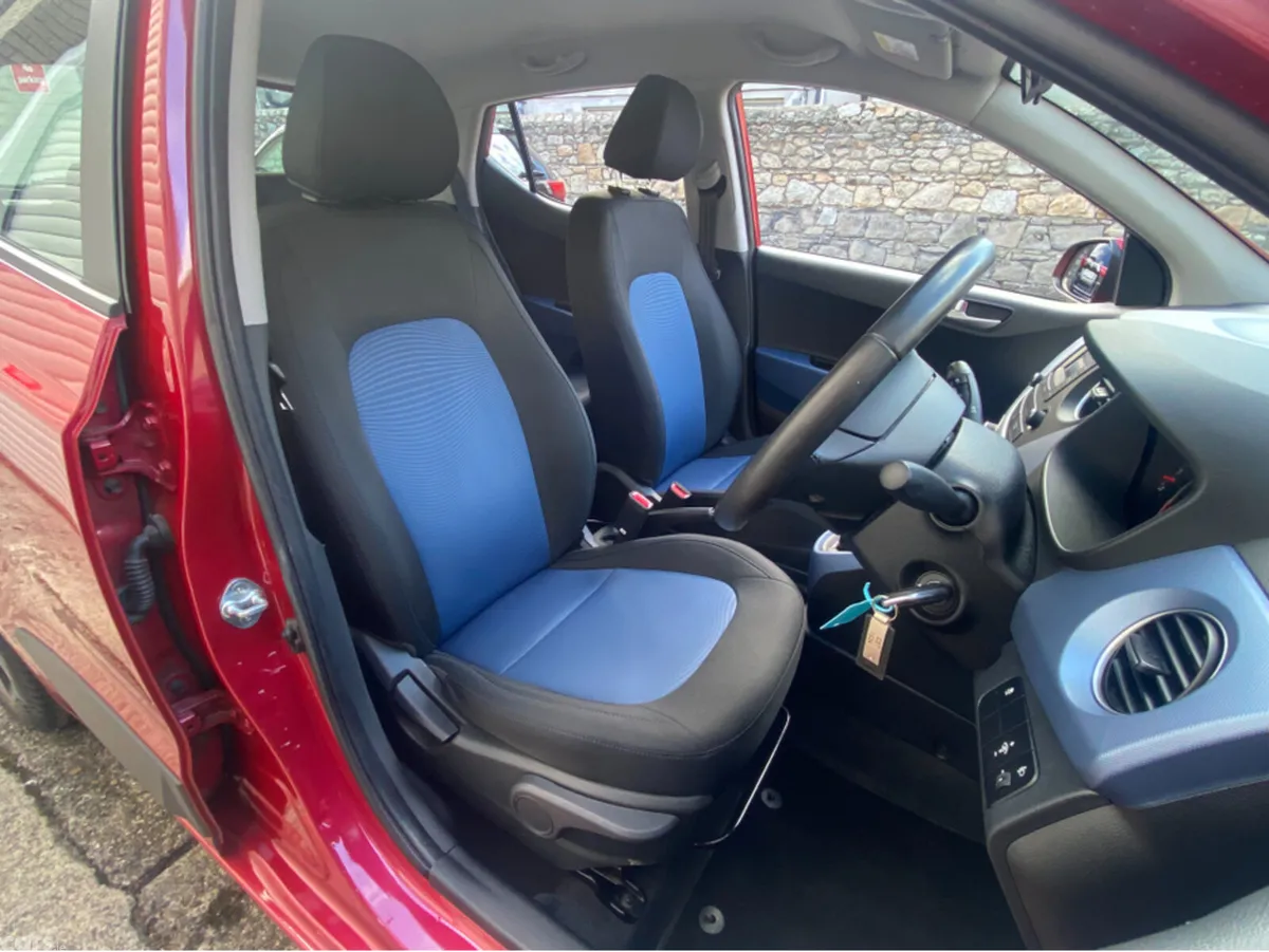 Hyundai i10 Hatchback, Petrol, 2018, Red