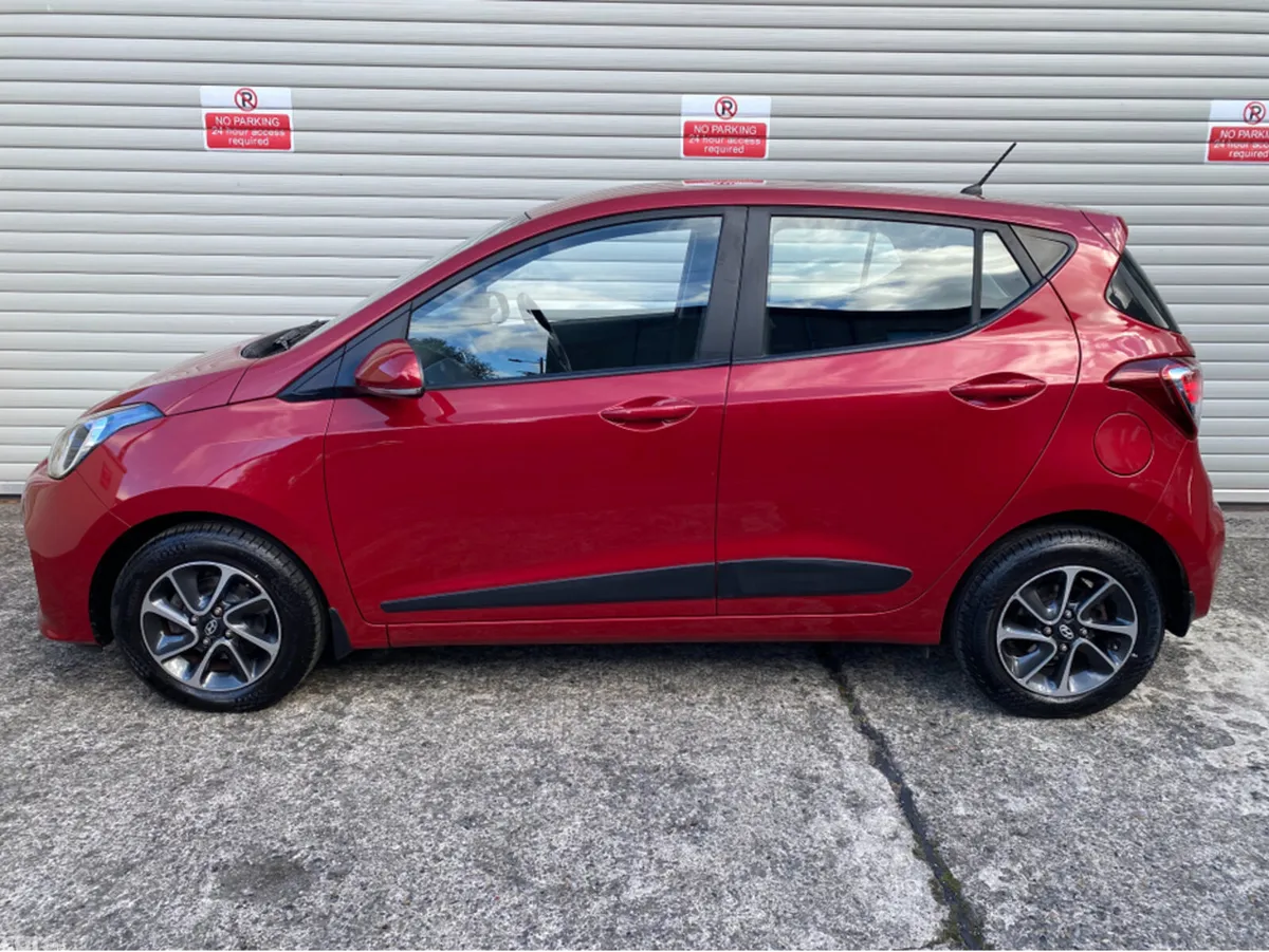 Hyundai i10 Hatchback, Petrol, 2018, Red