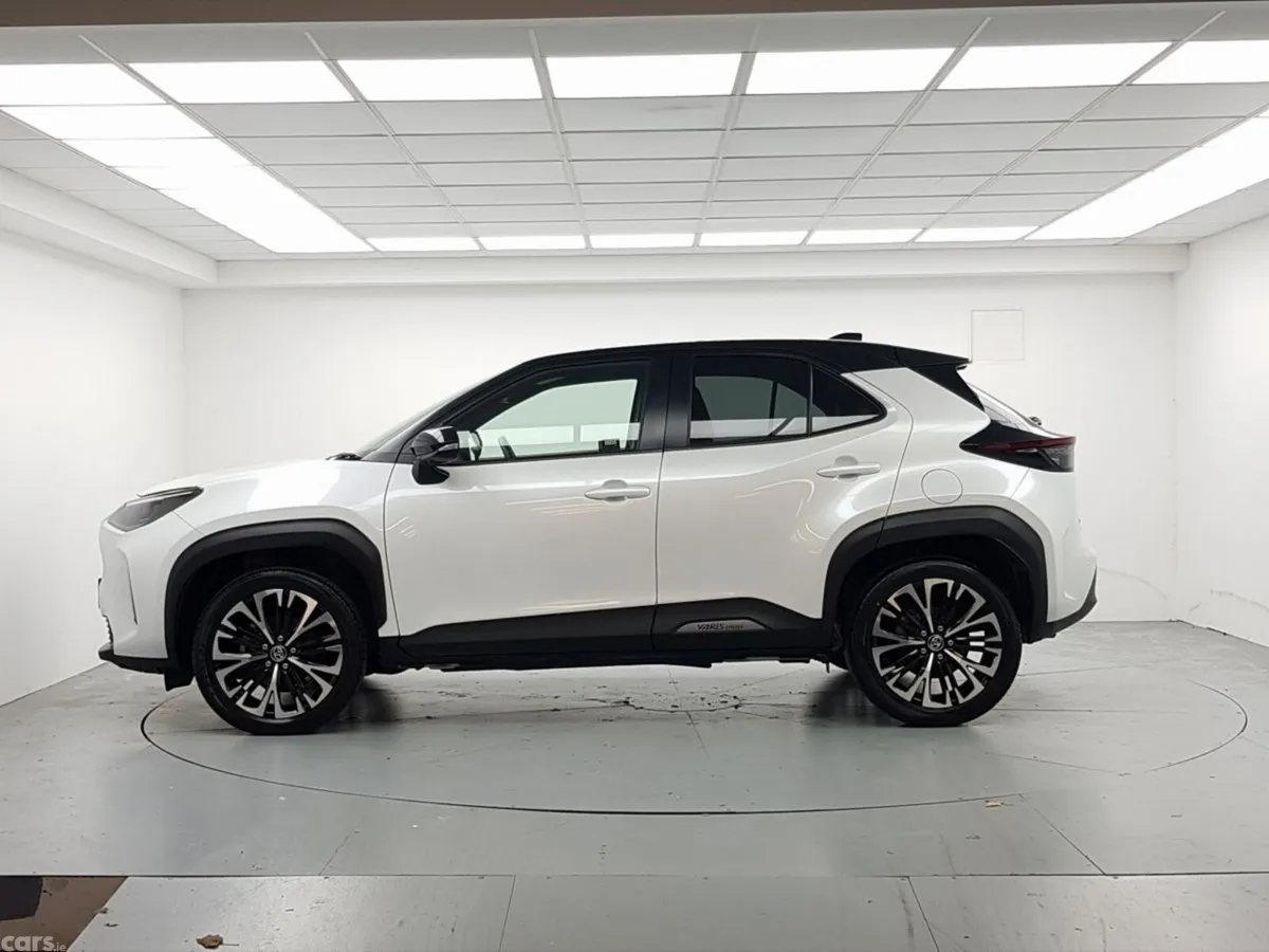 Toyota Yaris Cross SUV, Petrol Hybrid, 2024, White