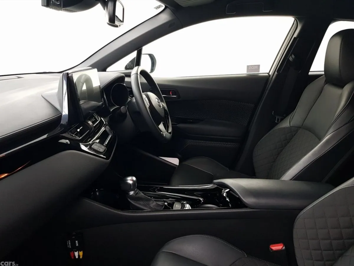 Toyota C-HR SUV, Petrol Hybrid, 2020, White