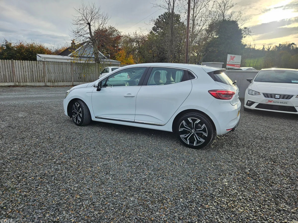 Renault Clio Hatchback, Petrol, 2022, White