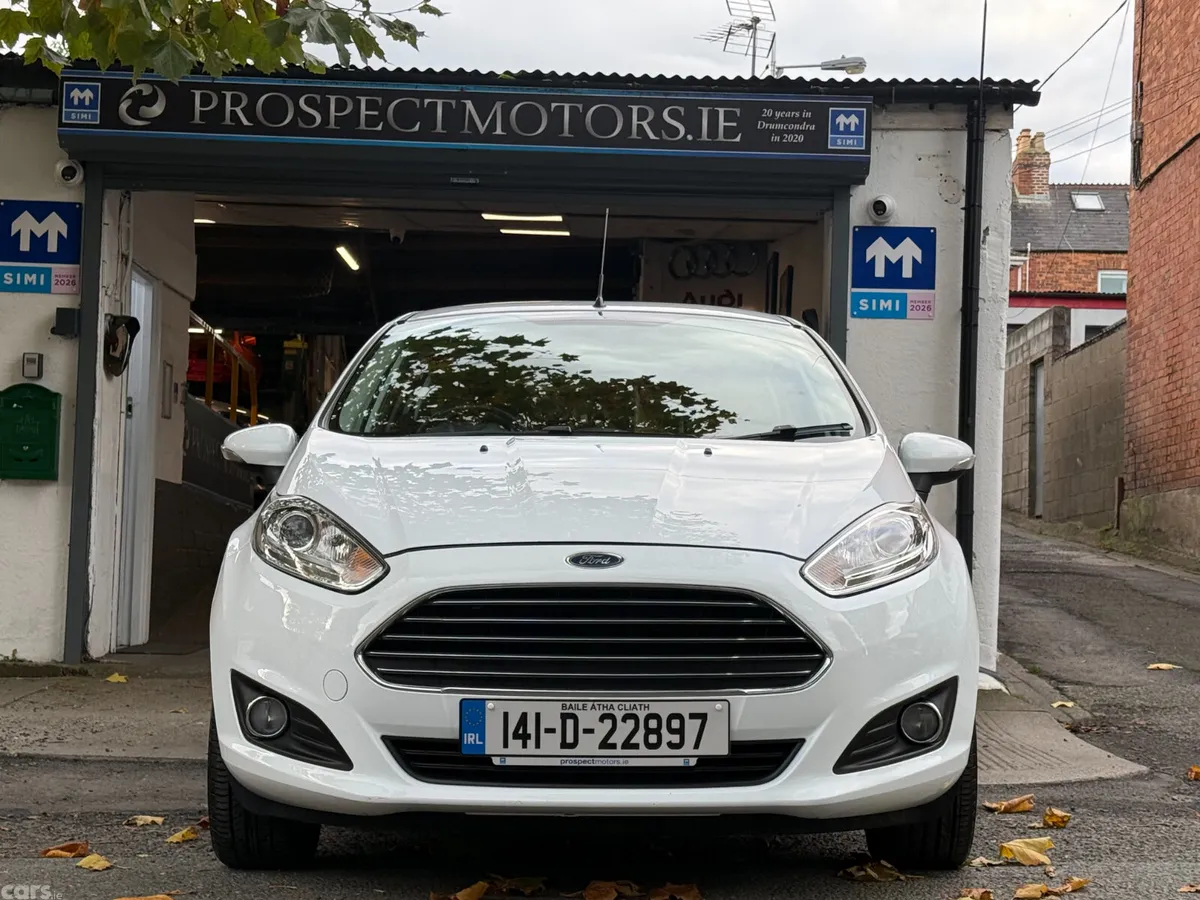 Ford Fiesta Hatchback, Petrol, 2014, White
