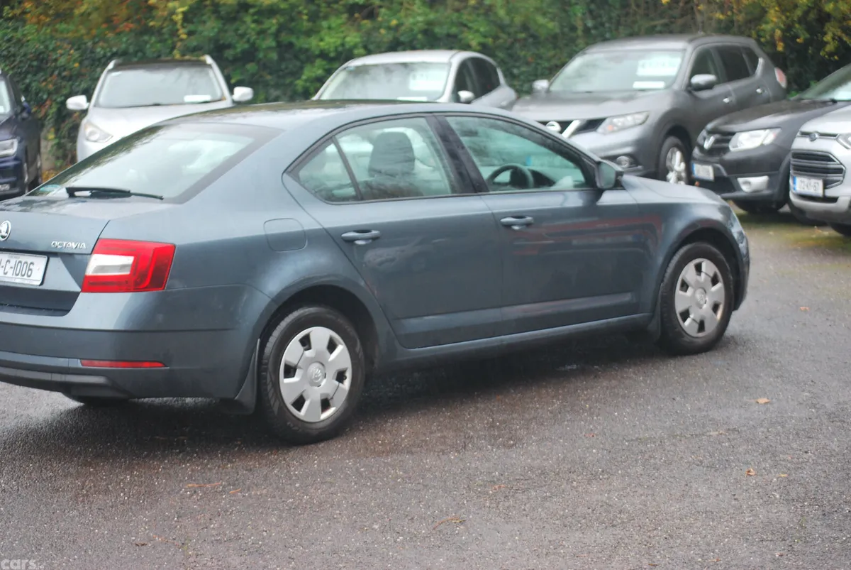 Skoda Octavia Saloon, Petrol, 2019, Grey