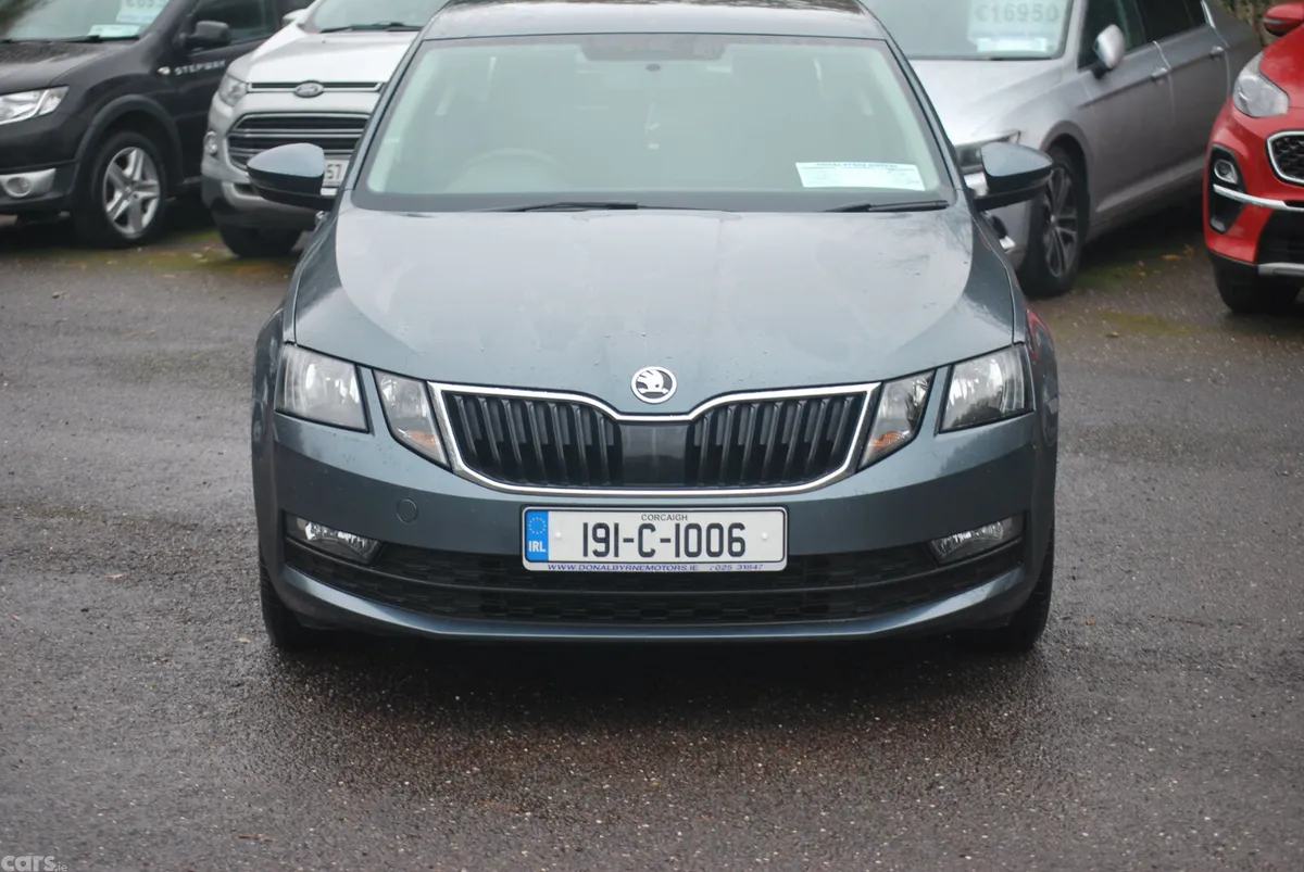 Skoda Octavia Saloon, Petrol, 2019, Grey