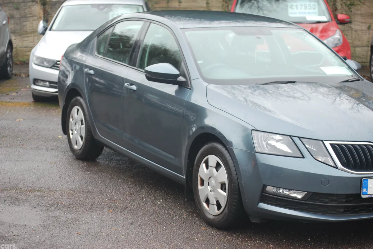 Skoda Octavia Saloon, Petrol, 2019, Grey