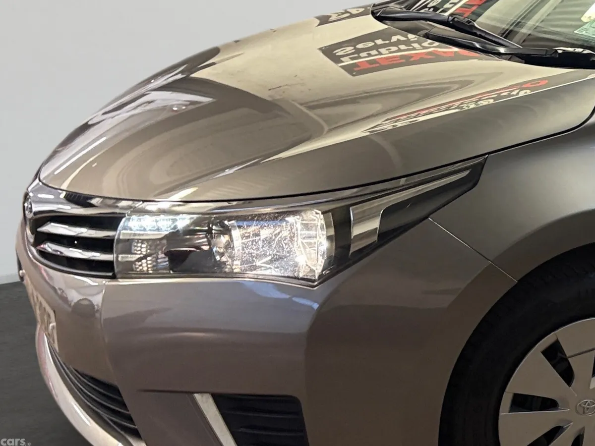 Toyota Corolla Saloon, Petrol, 2016, Beige