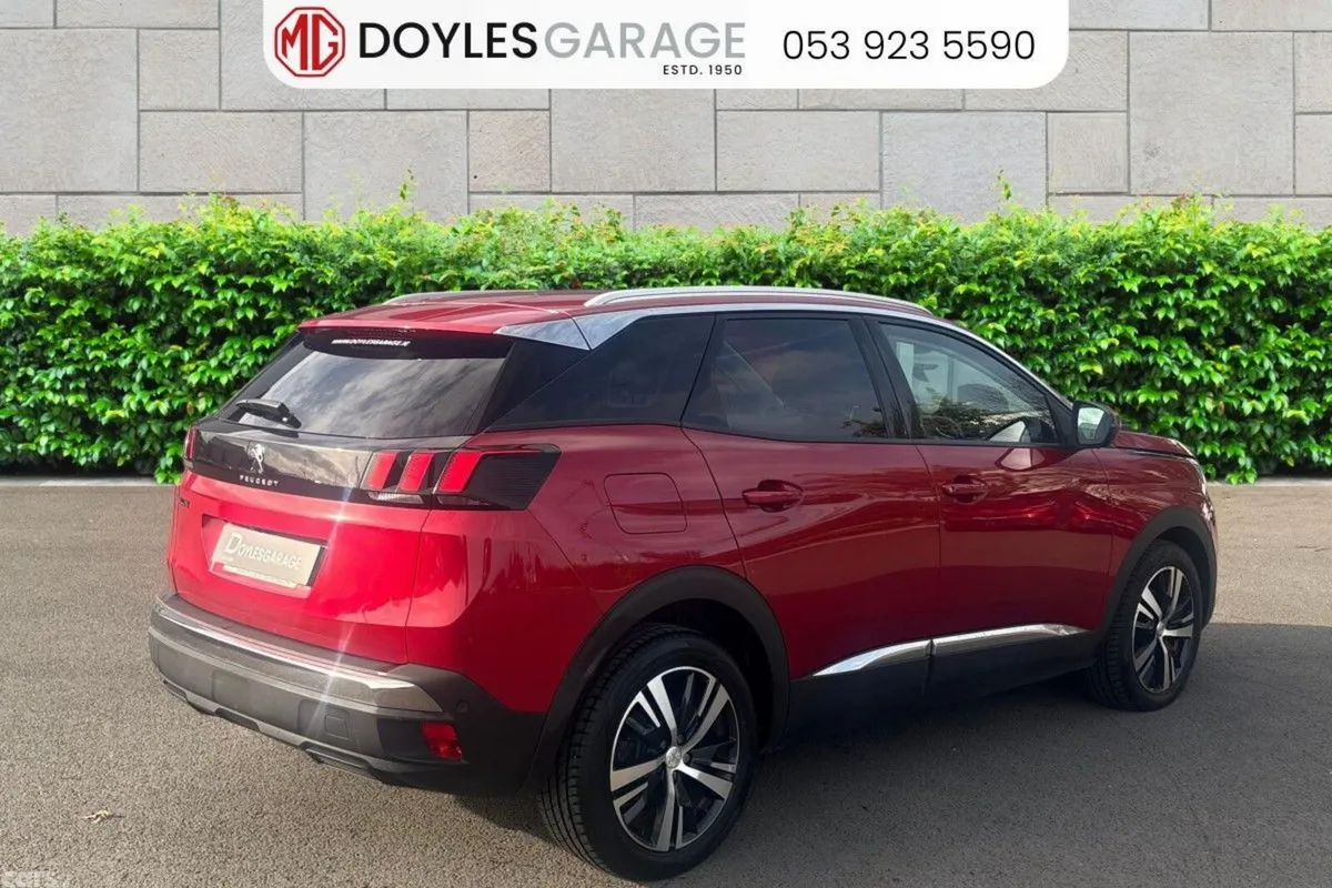 Peugeot 3008 MPV, Petrol, 2020, Red