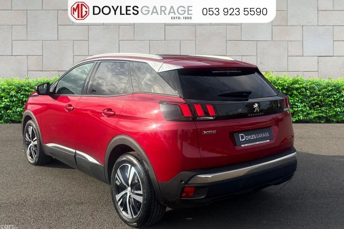 Peugeot 3008 MPV, Petrol, 2020, Red