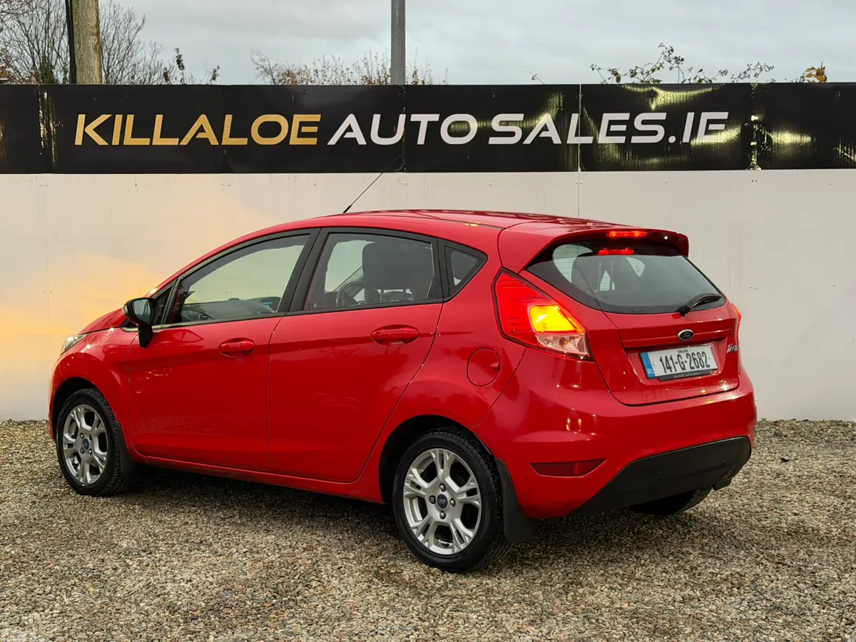 Ford Fiesta Hatchback, Petrol, 2014, Red