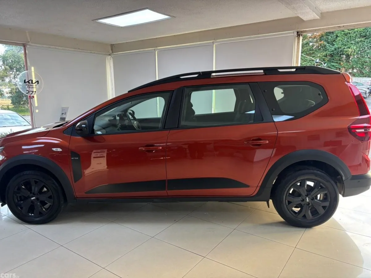 Dacia Jogger MPV, Petrol, 2023, Orange