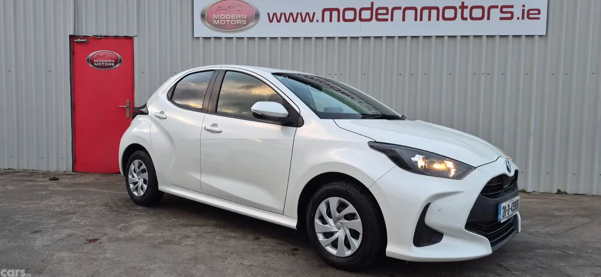 Toyota Yaris Hatchback, Petrol Hybrid, 2021, White