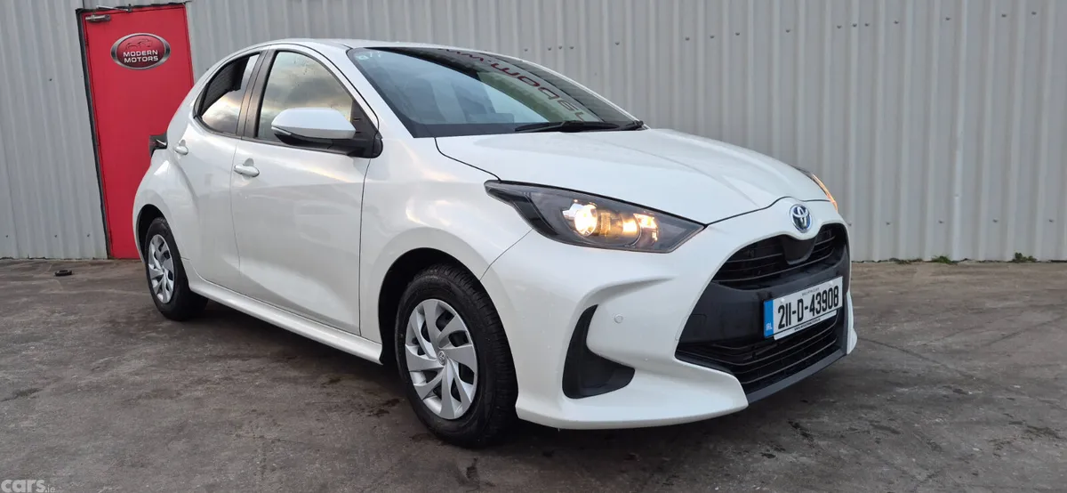 Toyota Yaris Hatchback, Petrol Hybrid, 2021, White