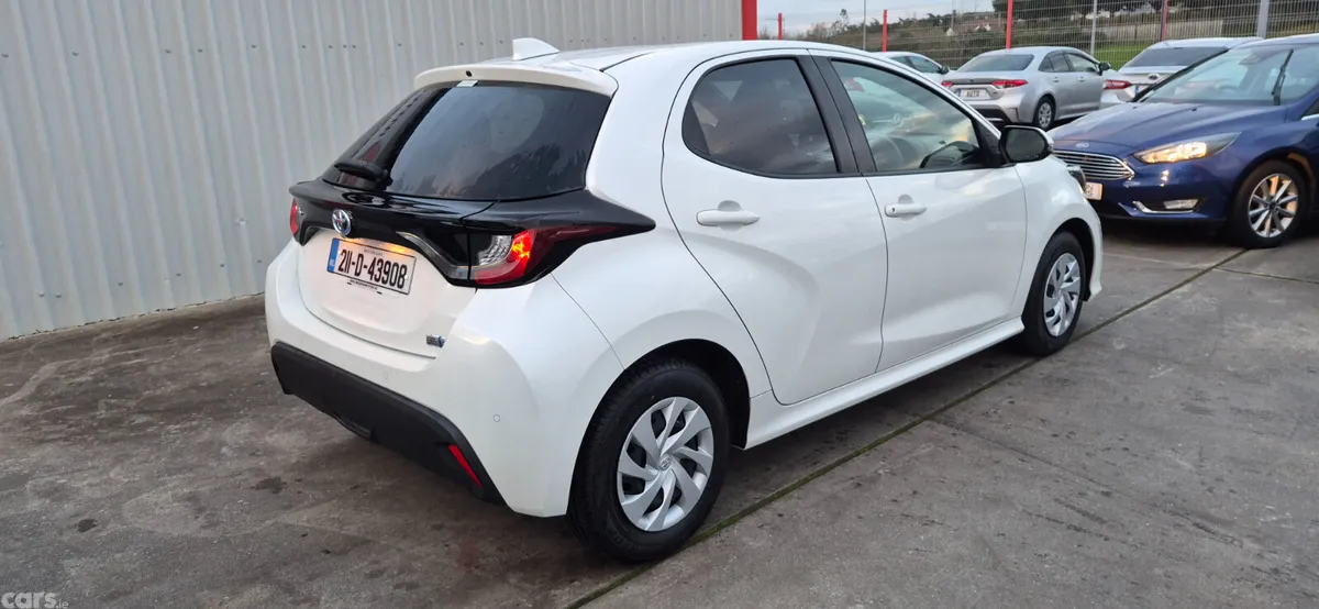 Toyota Yaris Hatchback, Petrol Hybrid, 2021, White