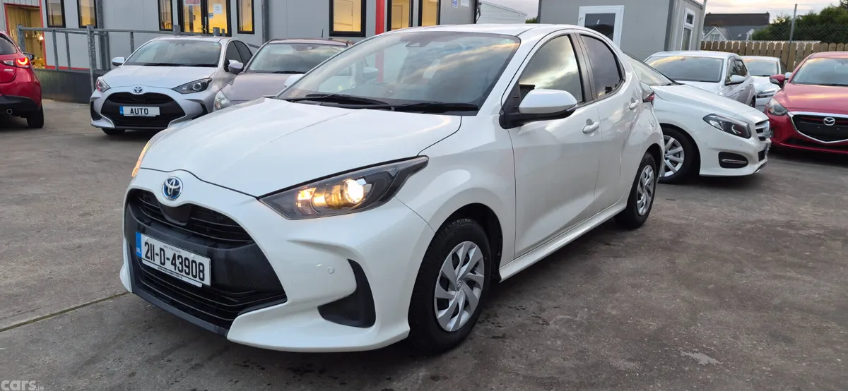 Toyota Yaris Hatchback, Petrol Hybrid, 2021, White