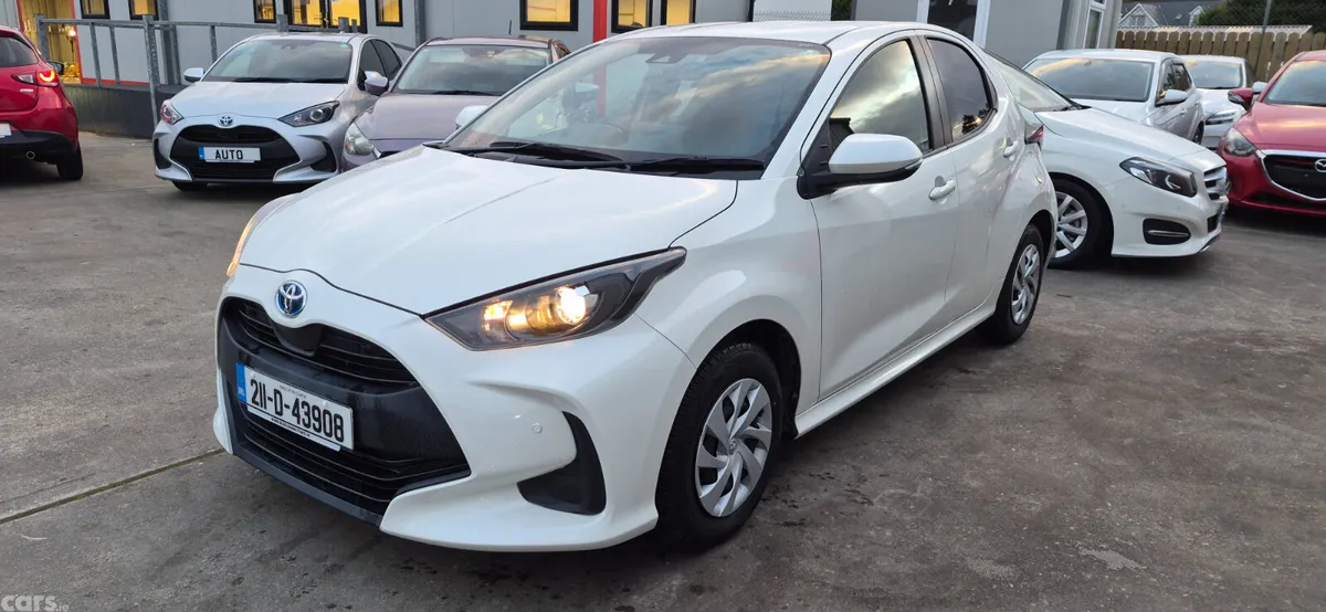 Toyota Yaris Hatchback, Petrol Hybrid, 2021, White