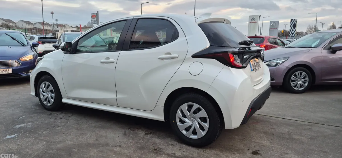 Toyota Yaris Hatchback, Petrol Hybrid, 2021, White