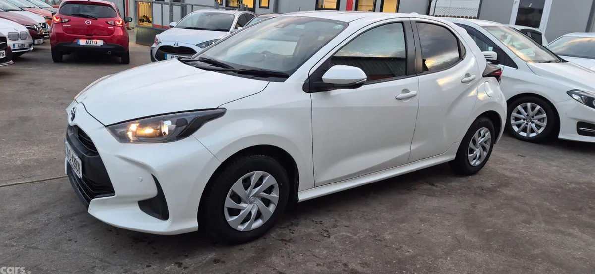 Toyota Yaris Hatchback, Petrol Hybrid, 2021, White