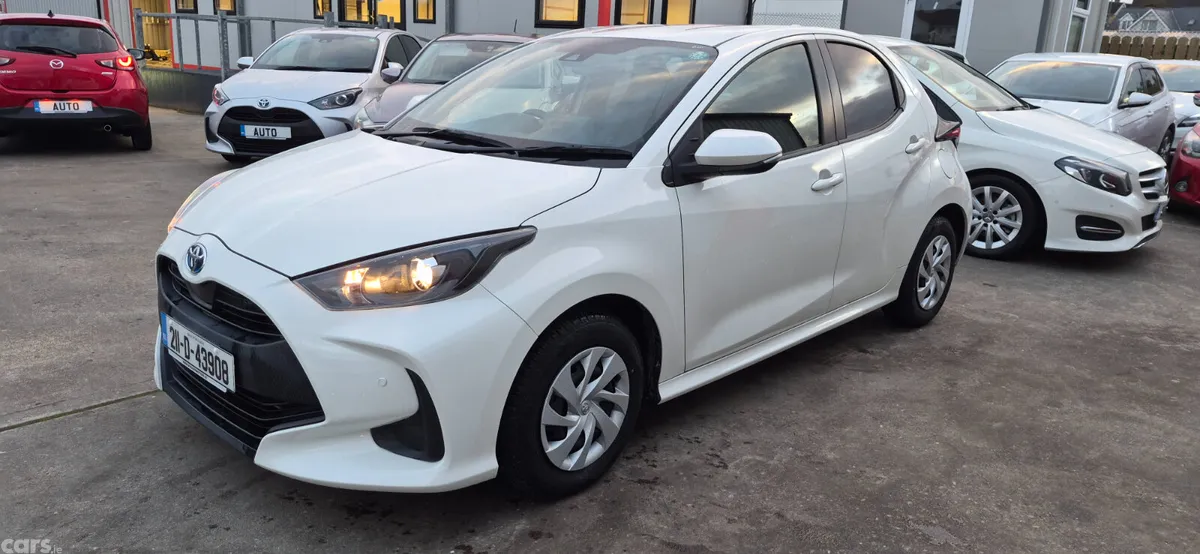 Toyota Yaris Hatchback, Petrol Hybrid, 2021, White