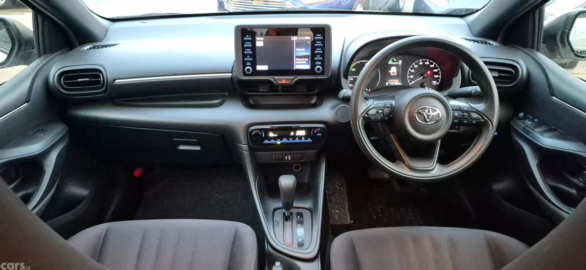 Toyota Yaris Hatchback, Petrol Hybrid, 2021, White