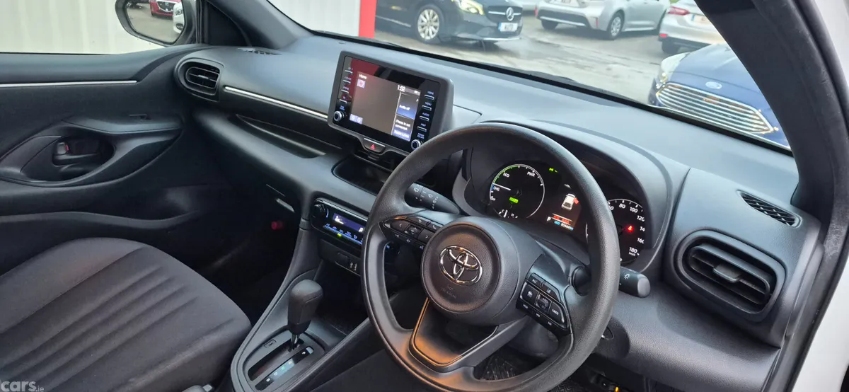 Toyota Yaris Hatchback, Petrol Hybrid, 2021, White