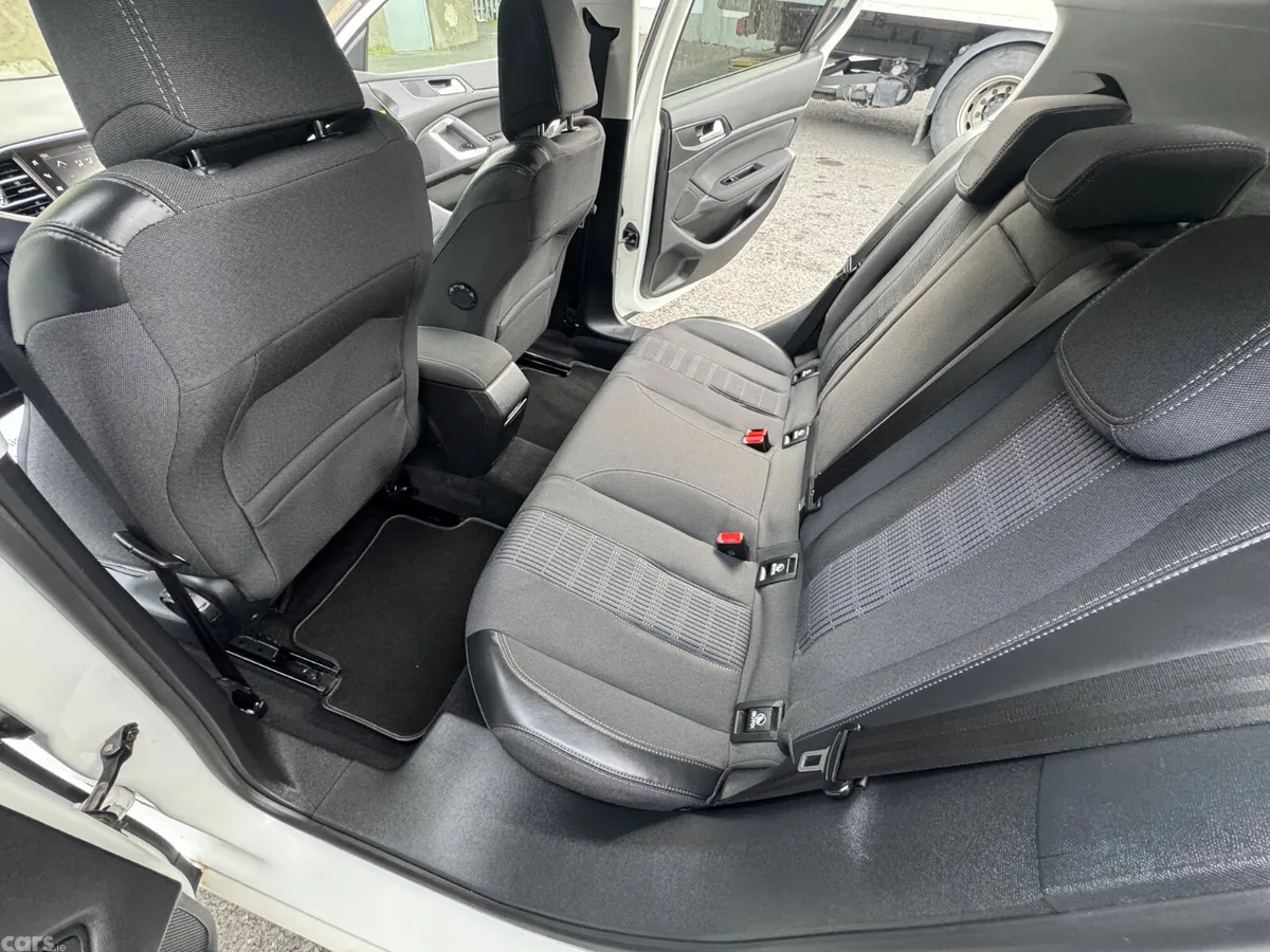 Peugeot 308 Hatchback, Petrol, 2017, White