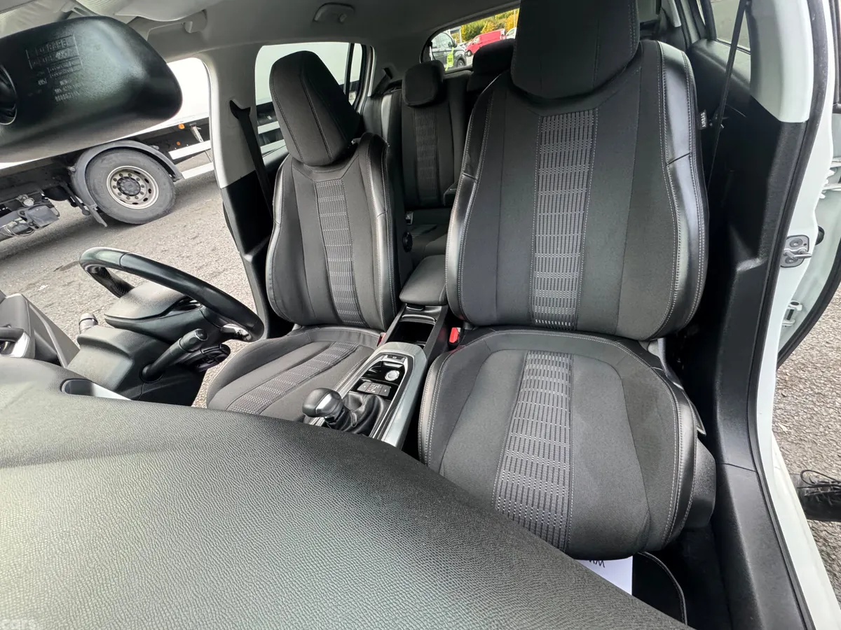 Peugeot 308 Hatchback, Petrol, 2017, White
