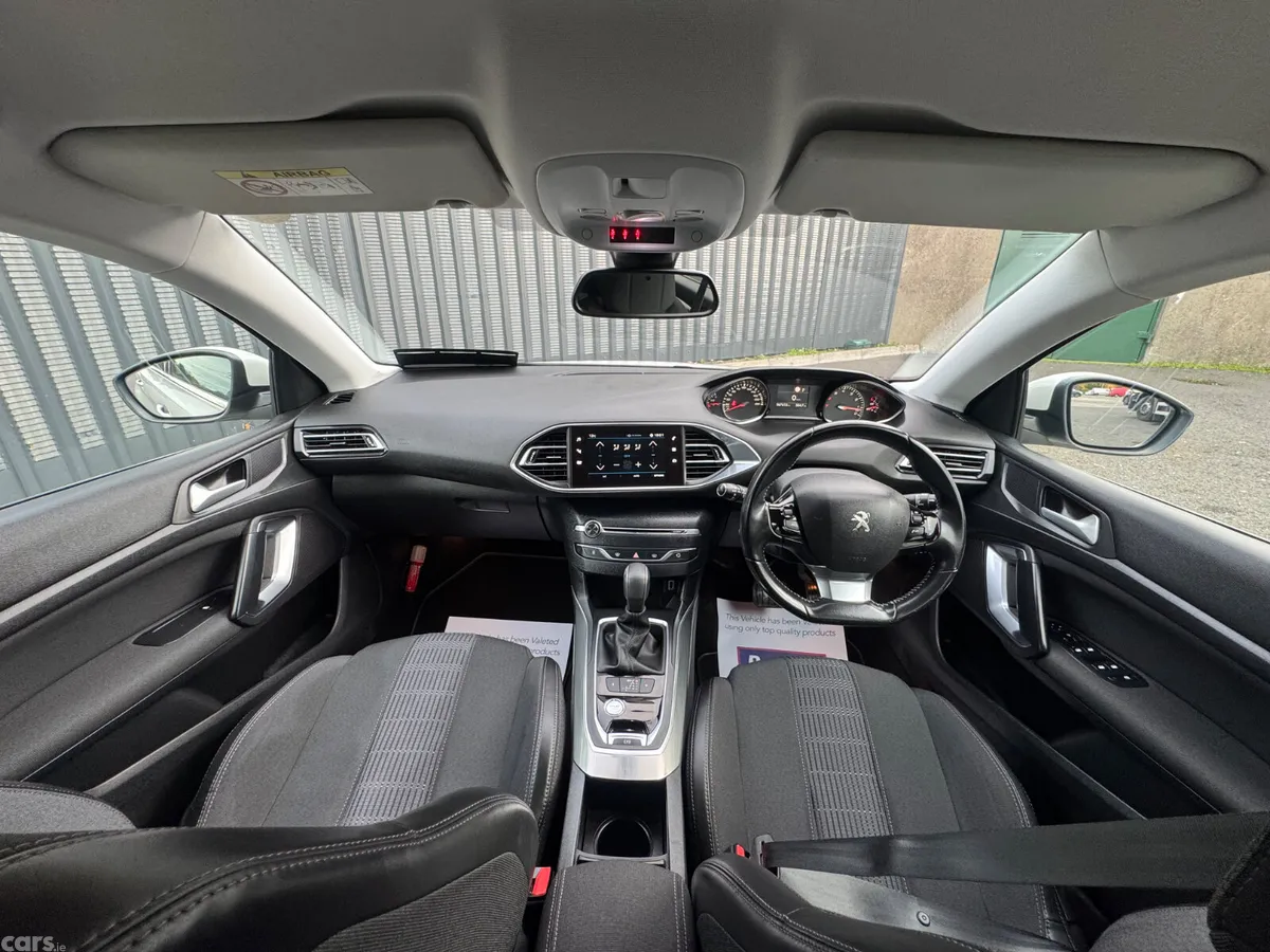 Peugeot 308 Hatchback, Petrol, 2017, White