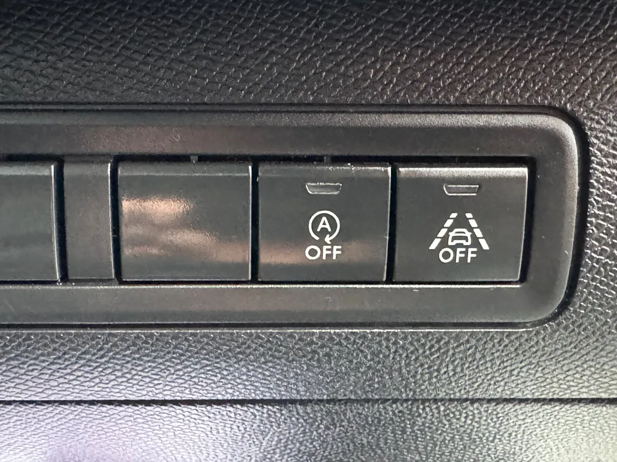 Peugeot 308 Hatchback, Petrol, 2017, White