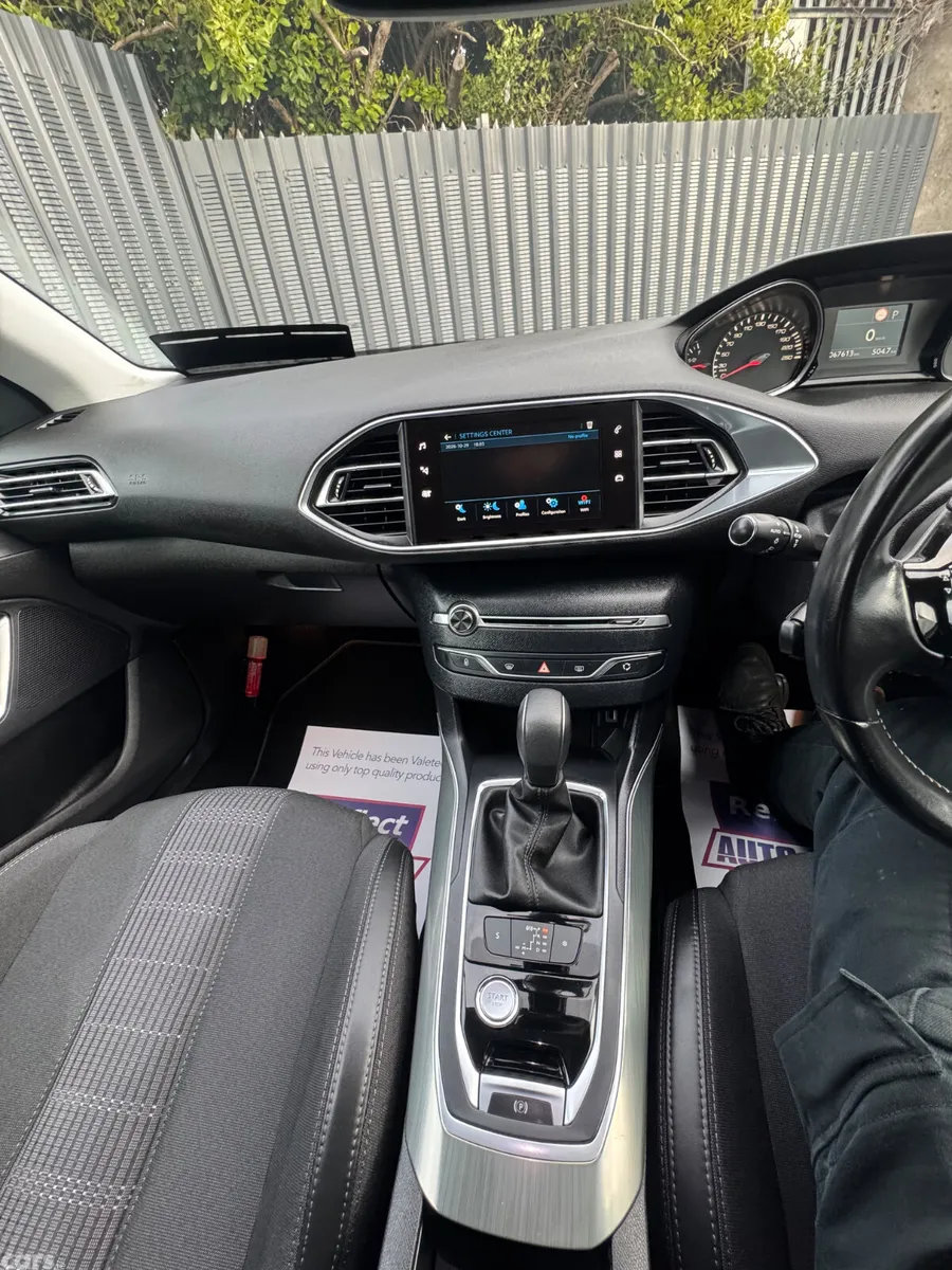 Peugeot 308 Hatchback, Petrol, 2017, White