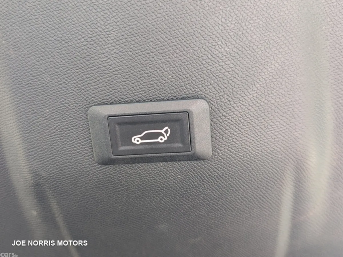 Peugeot 5008 MPV, Diesel, 2023, Blue