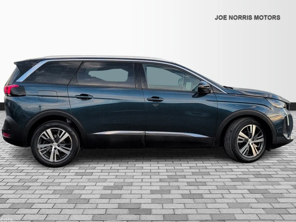 Peugeot 5008 MPV, Diesel, 2023, Blue