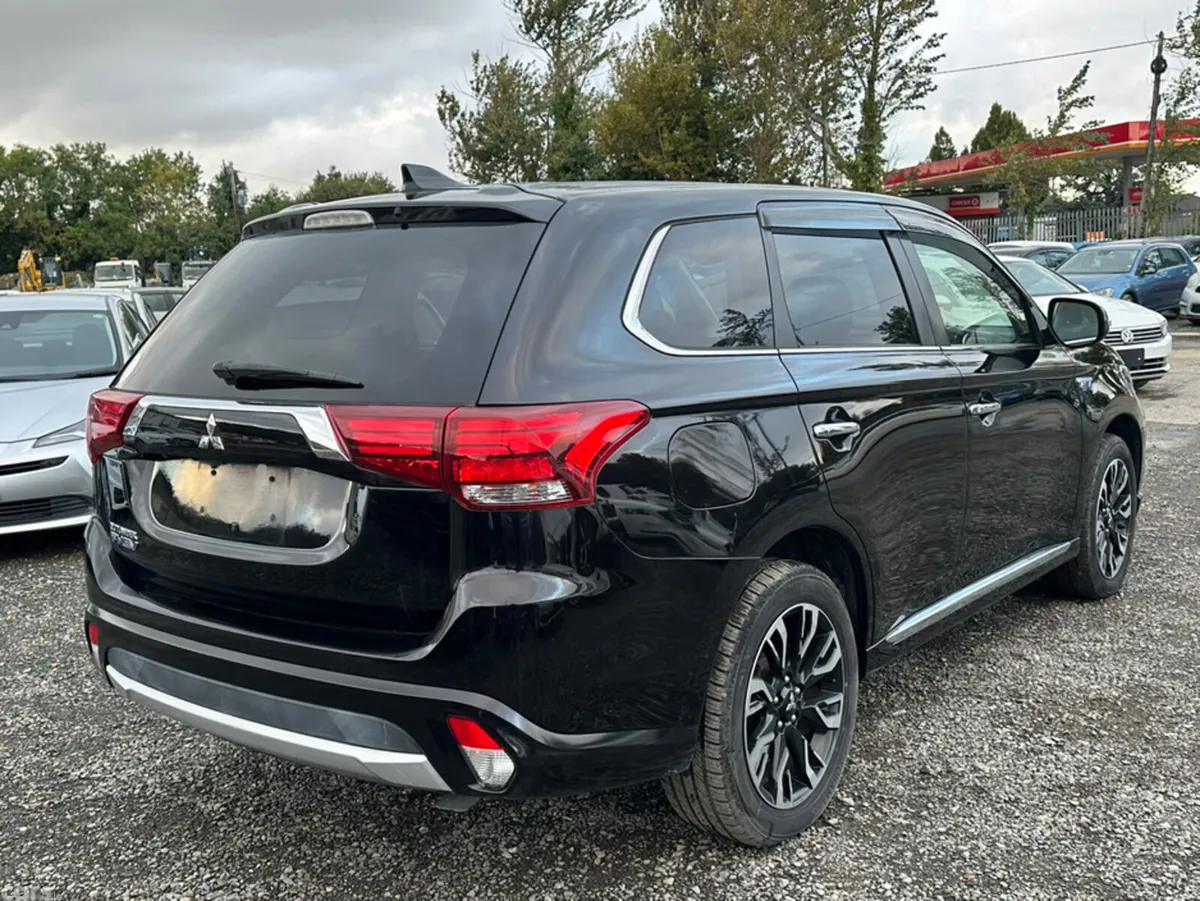 Mitsubishi Outlander SUV, Petrol, 2015, Black
